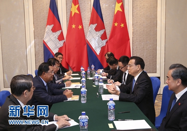 7月15日，中國國務院總理李克強在烏蘭巴托會見柬埔寨首相洪森。新華社記者 龐興雷 攝