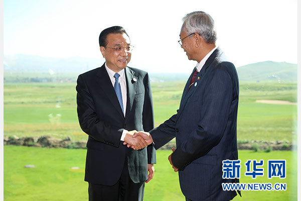 7月16日，國務院總理李克強在烏蘭巴托會見緬甸總統吳廷覺。新華社記者 張鐸 攝