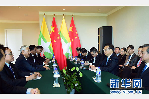7月16日，國務院總理李克強在烏蘭巴托會見緬甸總統吳廷覺。新華社記者張鐸攝