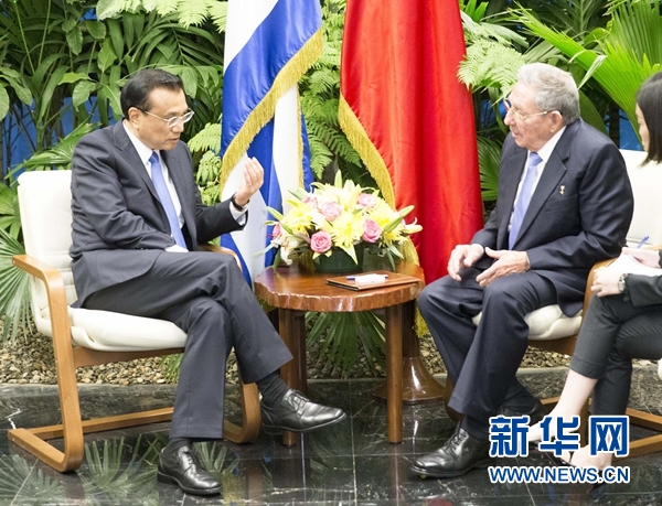 當地時間9月24日，國務院總理李克強在哈瓦那革命宮同古巴國務委員會主席兼部長會議主席勞爾·卡斯特羅舉行會談。 新華社記者黃敬文攝