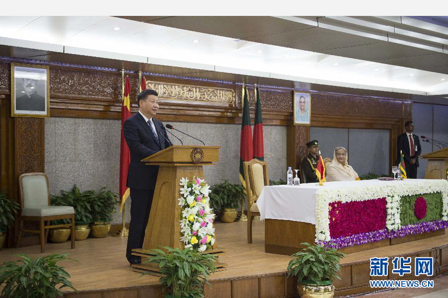 10月14日，國家主席習近平在達卡同孟加拉國總理哈西娜舉行會談。這是會談後，兩國領導人共同會見記者。 新華社記者謝環馳攝 