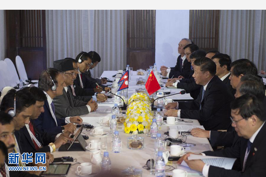 10月15日，國家主席習近平在印度果阿會見尼泊爾總理普拉昌達。新華社記者謝環馳攝 