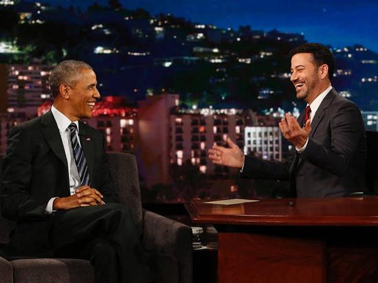 當地時間10月24日晚，美國總統奧巴馬做客“吉米·基梅爾直播秀”。（圖片來源：美國廣播公司網站）