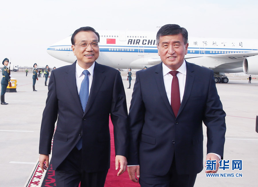 熱恩別科夫總理到機場迎接。新華社記者 姚大偉 攝