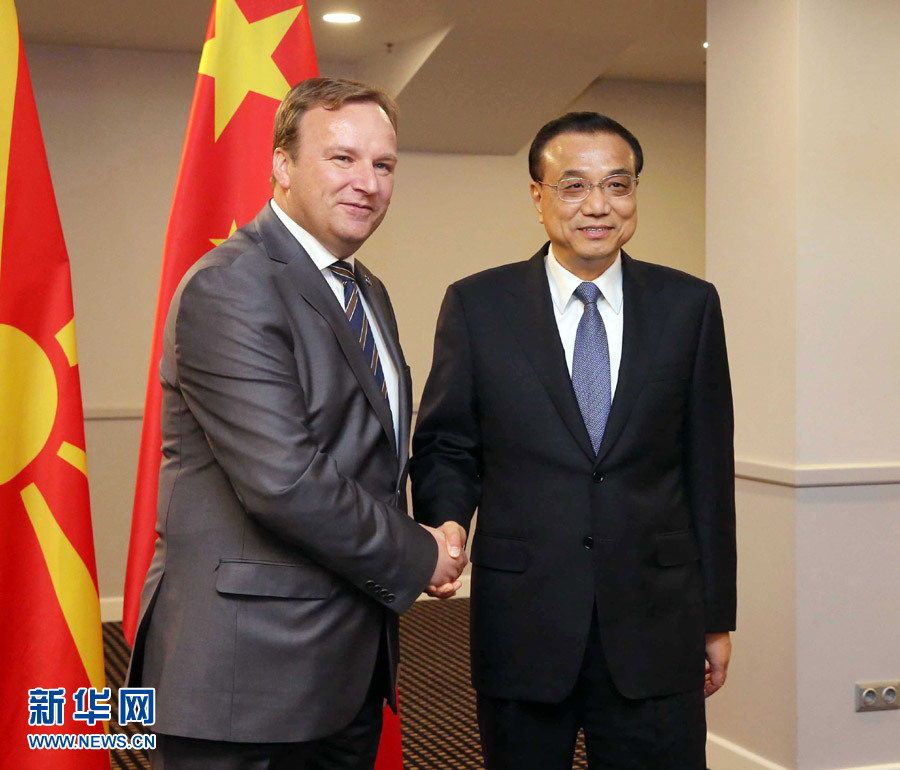 11月4日，國務院總理李克強在裏加下榻飯店會見馬其頓總理迪米特裏耶夫。 新華社記者 劉衛兵 攝