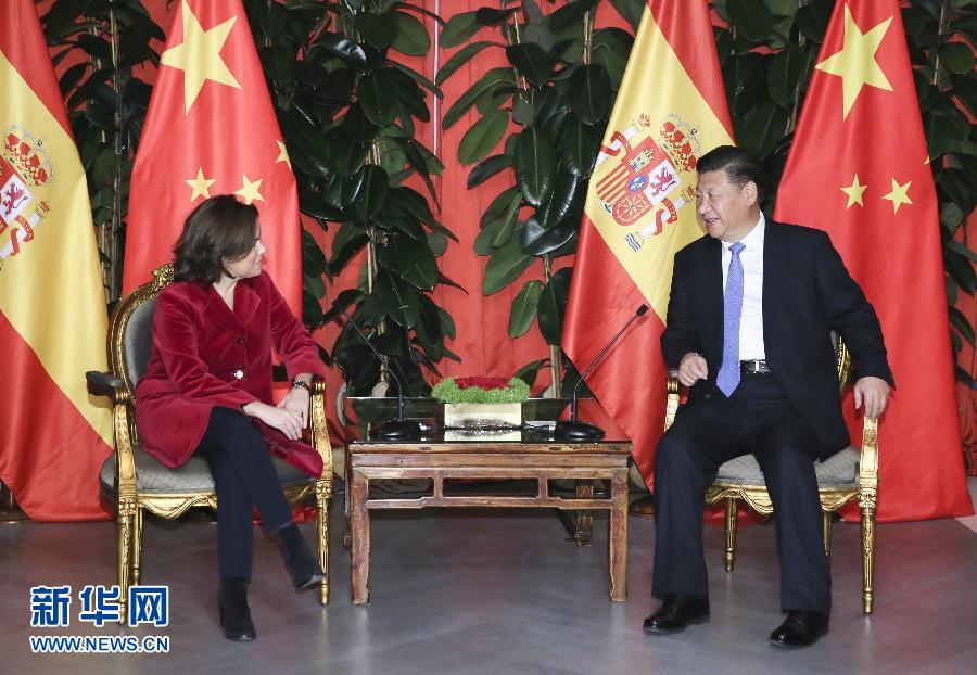 11月24日，國家主席習近平在西班牙大加那利島會見西班牙副首相薩恩斯。 新華社記者 蘭紅光 攝