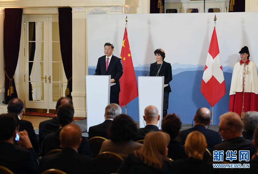 1月16日，國家主席習近平在伯爾尼同瑞士聯邦主席洛伊特哈德舉行會談。 這是會談後，兩國元首共同會見記者。 新華社記者 饒愛民 攝