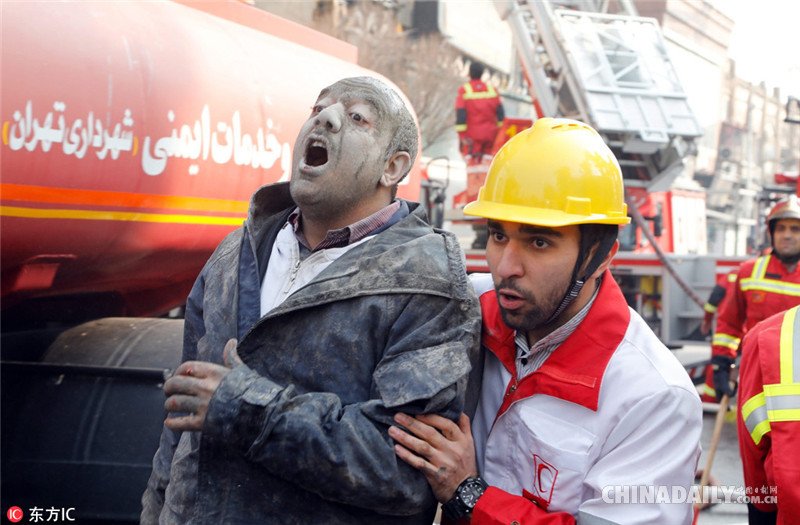 伊朗首都一栋高楼起火倒塌 30名消防员殉职