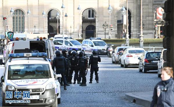 （外代一線）（10）一男子在盧浮宮持刀行兇　法國政府稱此事具恐襲特徵