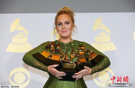 2月13日，第59屆格萊美頒獎典禮在美國洛杉磯舉行。英國歌手阿黛爾(Adele)橫掃5項大獎成為贏家，以《Hello》一曲贏得第59屆最佳年度歌曲獎。