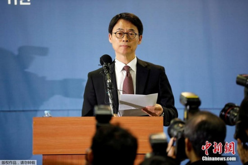 2月28日，韓國首爾，韓國“親信幹政”事件特別檢察官發言人發言。特檢組宣布將以行賄罪起訴三星副會長李在鎔。