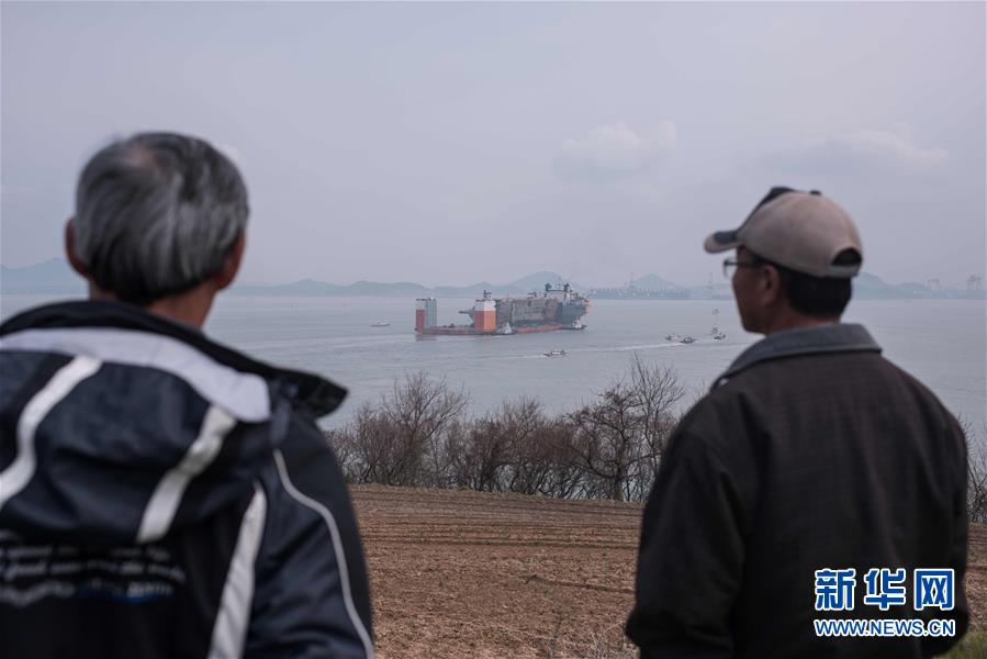 （外代一線）（2）韓國“世越”號沉船抵達木浦新港 
