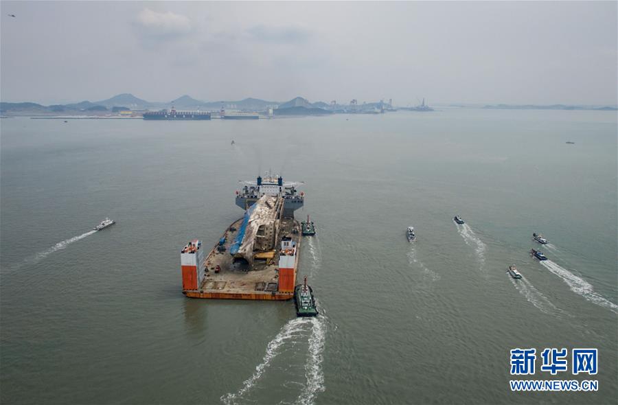 （外代一線）（8）韓國“世越”號沉船抵達木浦新港 