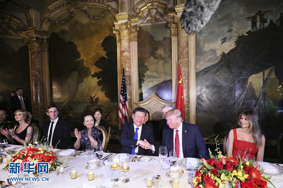 當地時間4月6日晚，國家主席習近平和夫人彭麗媛出席美國總統特朗普和夫人梅拉尼婭在美國佛羅裏達州海湖莊園舉行的歡迎晚宴。 新華社記者 蘭紅光 攝 