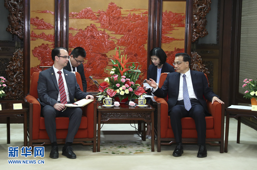 6月30日，國務院總理李克強在北京中南海紫光閣會見來華進行正式訪問的菲律賓外長卡耶塔諾。 新華社記者 謝環馳 攝

