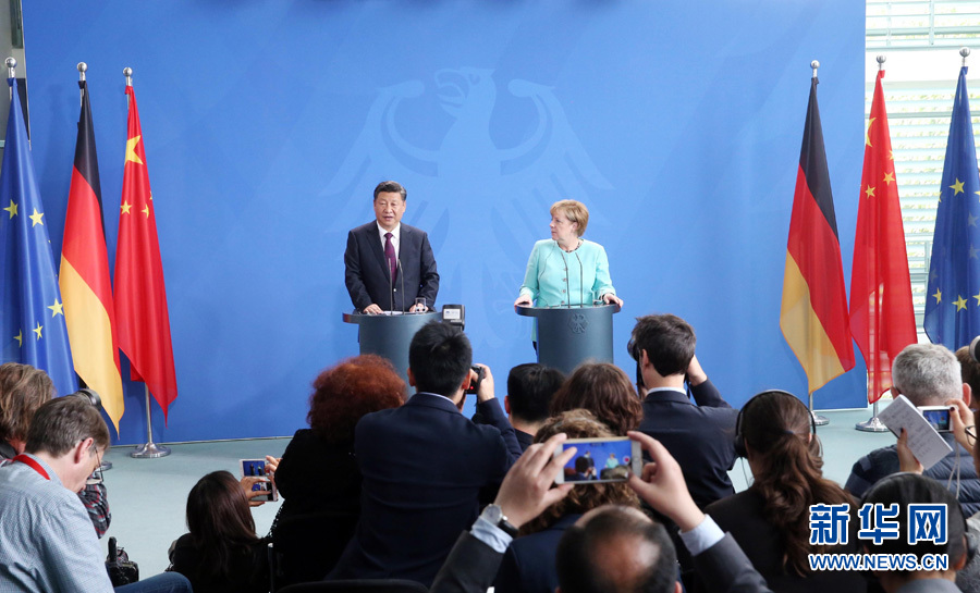 7月5日，國家主席習近平在柏林同德國總理默克爾舉行會談。這是會談後，兩國領導人共同會見記者。 新華社記者姚大偉攝 