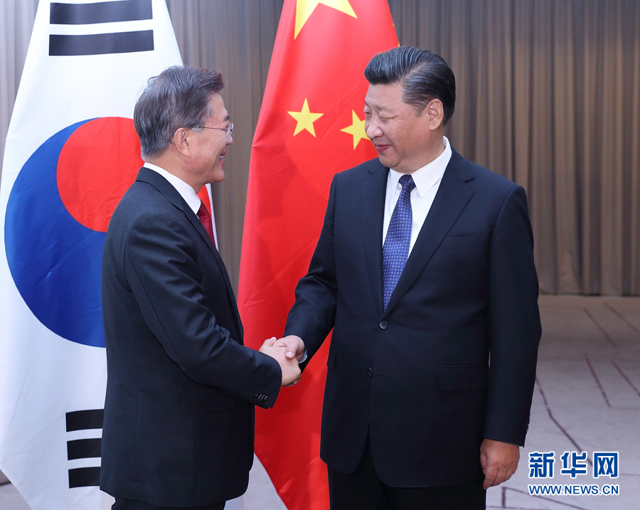 7月6日，國家主席習近平在柏林會見韓國總統文在寅。 新華社記者 王曄攝