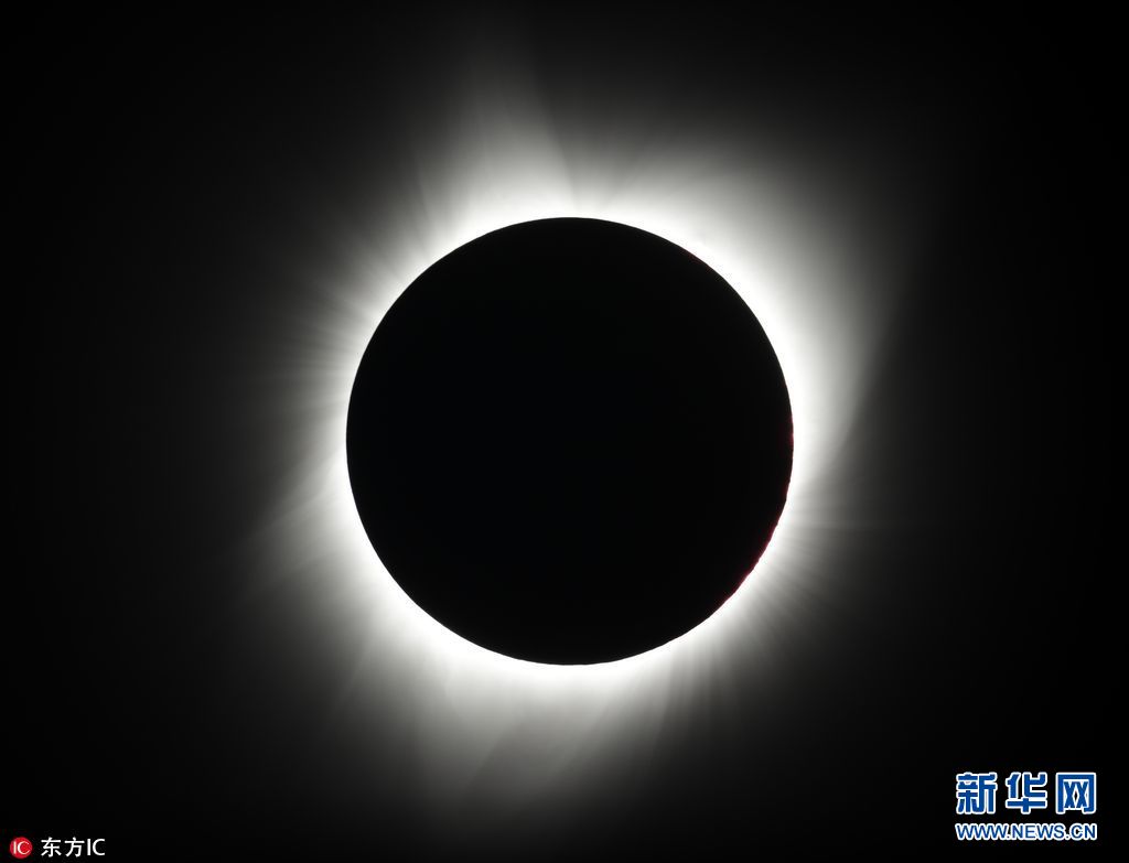 美国迎百年一遇超级日全食 14州上演白昼如夜