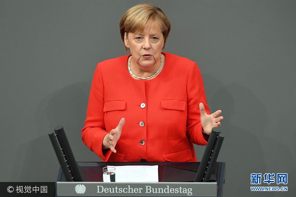 當地時間2017年9月5日，德國柏林，德國總理默克爾支援舉行換屆前最後一次政府會議，並發表講話。***_***BERLIN, GERMANY - SEPTEMBER 05: German Chancellor Angela Merkel delivers a speech at the German parliament Bundestag in Berlin, Germany on September 05, 2017. (Photo by Maurizio Gambarini/Anadolu Agency/Getty Images)