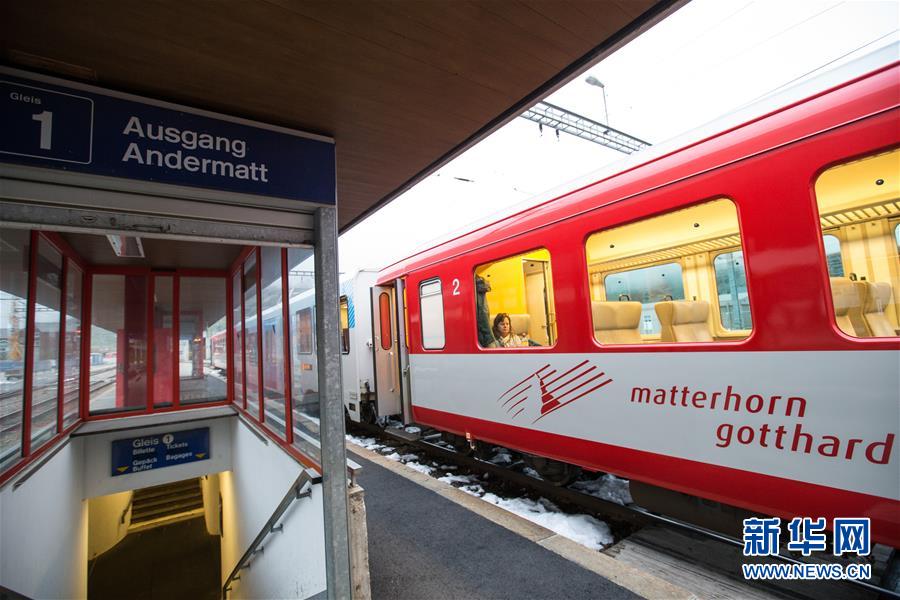 （國際）（3）瑞士兩列火車相撞約30人受傷