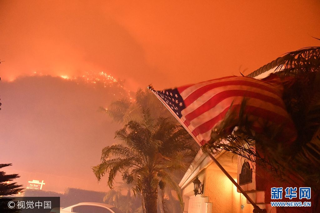 當地時間2017年9月26日，美國加州科羅娜，當地發生森林火災，大約300戶居民被撤離，大約兩百名消防員在現場進行救火，當地政府還出動了滅火飛機參與滅火。***_***Pictured: GV, General View Ref: SPL1589196  250917   Picture by: Stuart Palley / ZUMA Press / Splash News