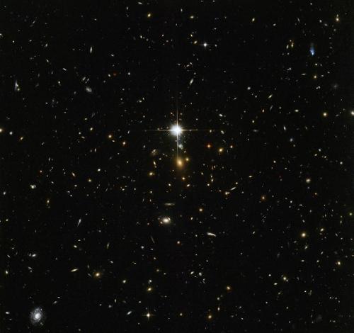 照片中繁“星”點點，一個亮點就是一個星係。(圖片來源：NASA)