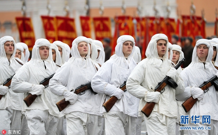 莫斯科举行大阅兵 纪念1941年红场阅兵76周年