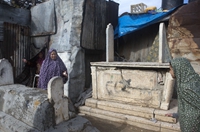 墓地裏生活的巴勒斯坦人