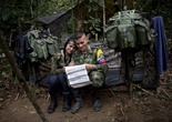 探訪哥倫比亞叢林遊擊隊：露天洗浴環境艱苦