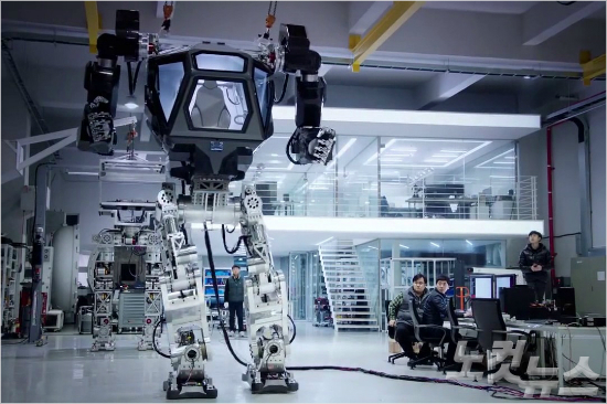 《阿凡達》成真！韓國巨型載人機器人邁出第一步