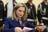 克裏米亞美女檢察長著新制服效忠俄憲法(組圖)