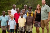 美國夫婦一次領養8名非洲孤兒（組圖）