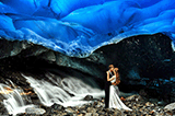 美新人在冰穴內拍攝婚紗照 絢麗背景倣佛仙境（高清）