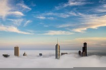 美攝影師300米高空拍高樓直插雲霧奇景