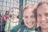 英國女王為澳球員自拍當背景 照片爆紅網絡（組圖）