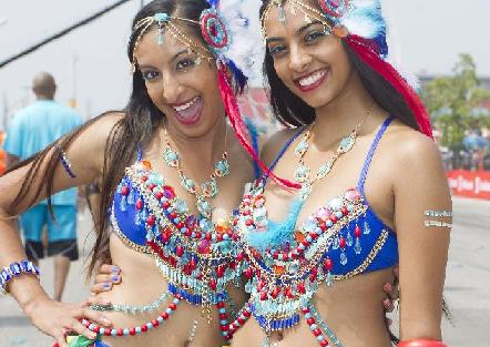 多倫多舉行第47屆“加勒比狂歡節大遊行”(高清)