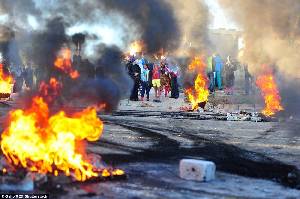 南非關閉33所學校引發警民衝突（高清組圖）