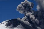 厄瓜多科托帕希火山噴發 火山灰直衝雲霄