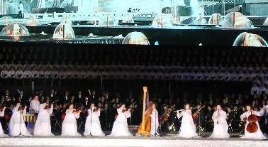 朝鮮舉行1萬人大型歌舞演出慶祝勞動黨建黨70周年（高清）