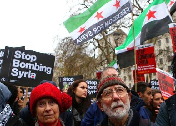 倫敦：反戰人士舉行遊行 抗議政府對敘利亞採取軍事行動