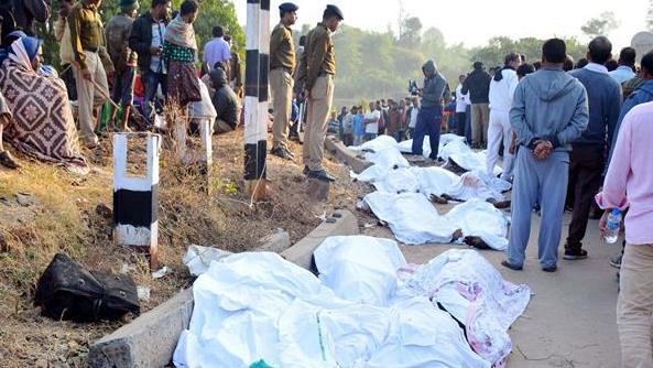 印度安得拉邦列車脫軌事故已造成至少39人死亡