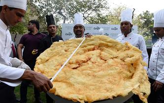 印度大個炸油餅 直徑達1.47米