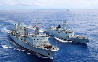 海軍第26批護航編隊開展海上航行補給