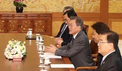 韓國總統文在寅會見朝鮮高級別代表團