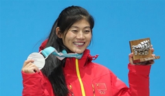 單板滑雪——女子U型場地：劉佳宇參加頒獎儀式（組圖）
