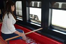 日本推“足湯”度假列車：可邊坐火車邊泡腳（圖）