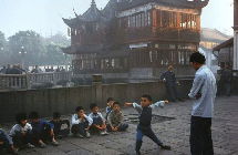 日本攝影師鏡頭中的中國社會萬象（組圖）