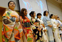中國青年體驗日本傳統和服