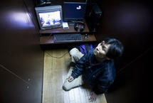日本的一次性工人：網吧難民的三平米空間