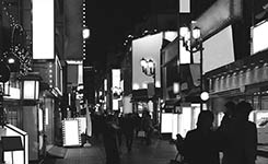 黑白照片:靜謐東京